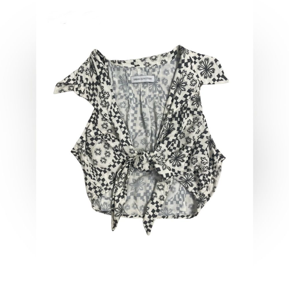 Urban Outfitters | Tie Front Cropped Top